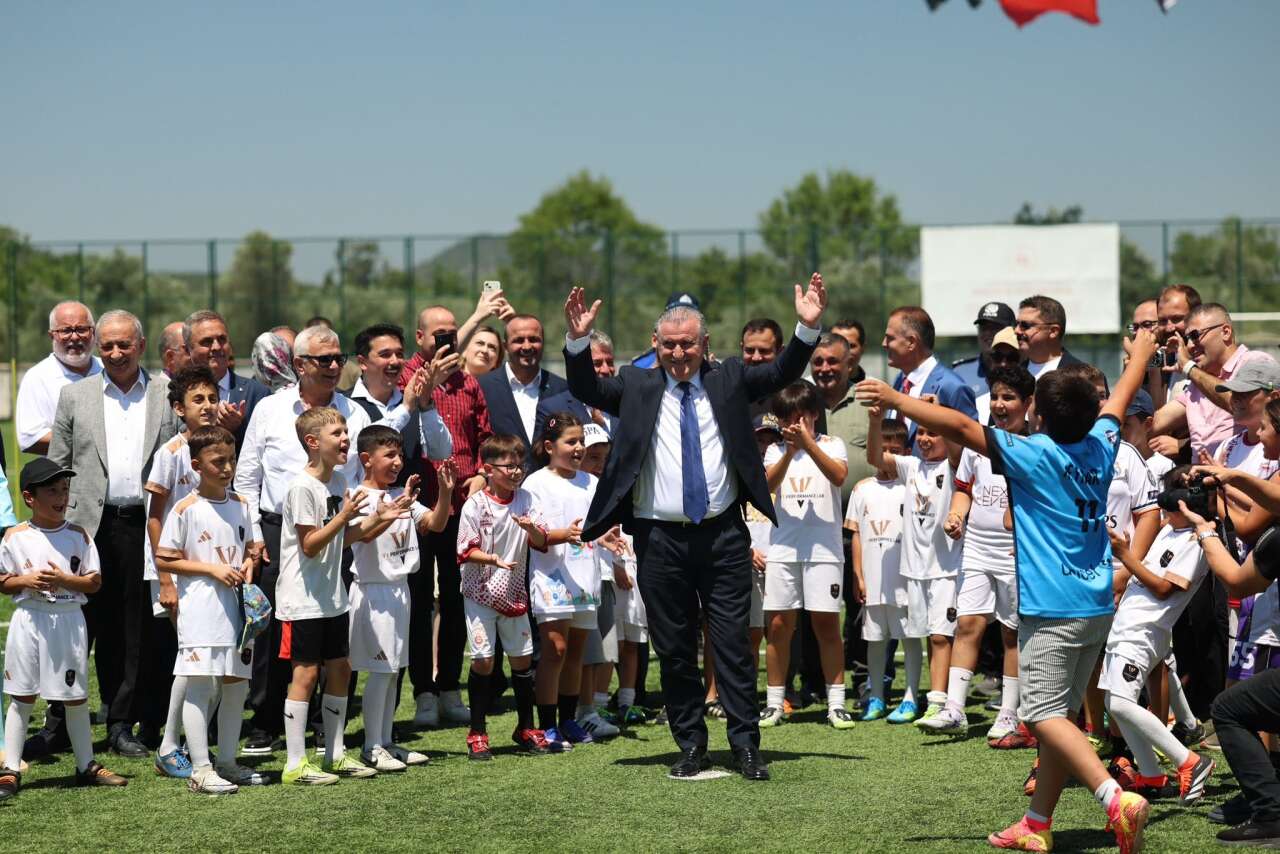 Muğla Spor Yatırımları Güçleniyor: Bakan Osman Aşkın Bak, Millî Sporcular ve Gençlerle Buluştu 3